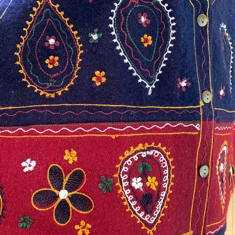 Van Heusen Vintage 90s Embroidered Wool Paisley And Floral Button Front Vest - Picture 6 of 7